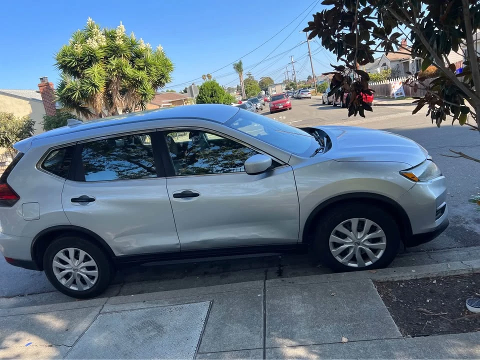 2017 Nissan Rogue - Image 5 of 5