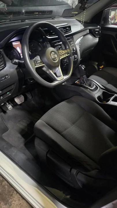 2017 Nissan Rogue - Image 4 of 5