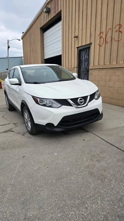 2017 Nissan Rogue - Image 2 of 5
