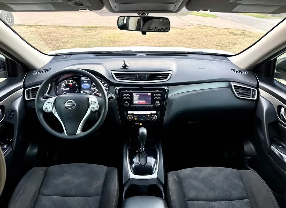 2017 Nissan Rogue - Image 8 of 11