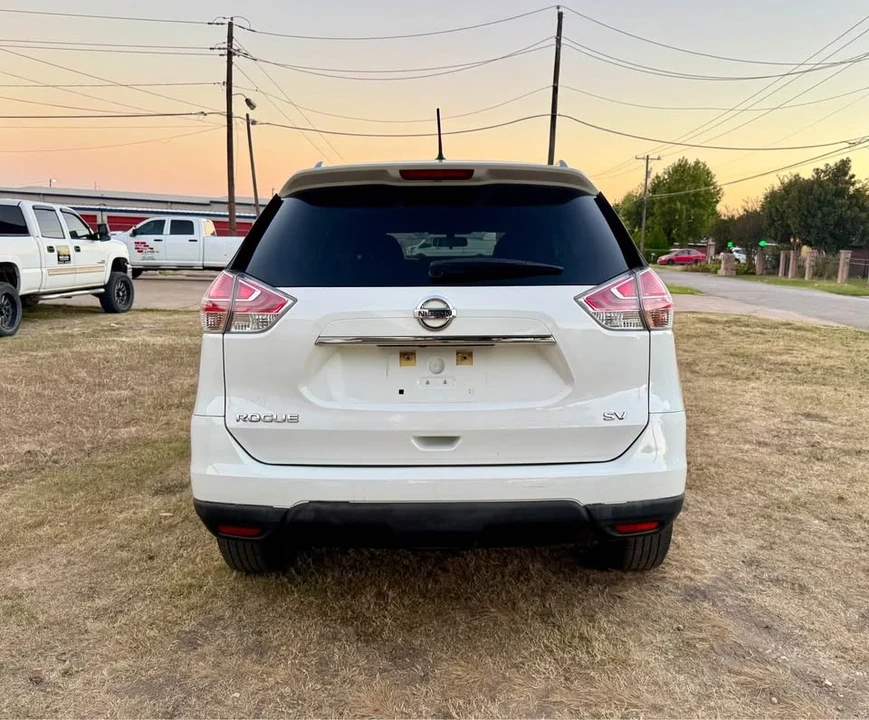 2017 Nissan Rogue - Image 6 of 11