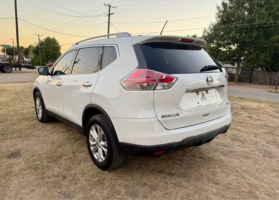 2017 Nissan Rogue - Image 7 of 11