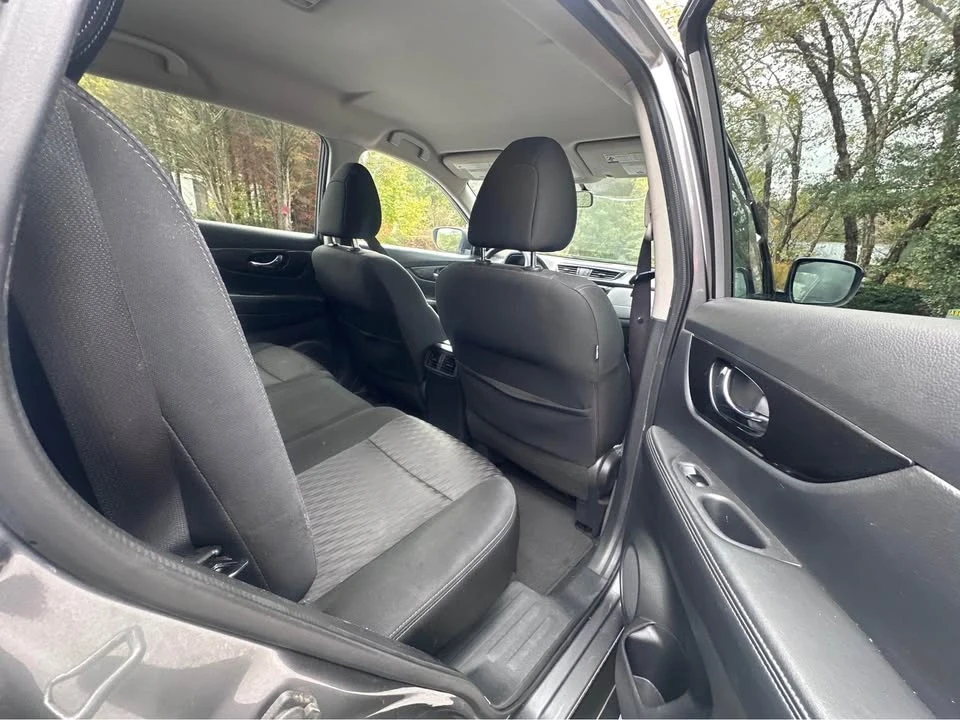 2017 Nissan Rogue - Image 13 of 14