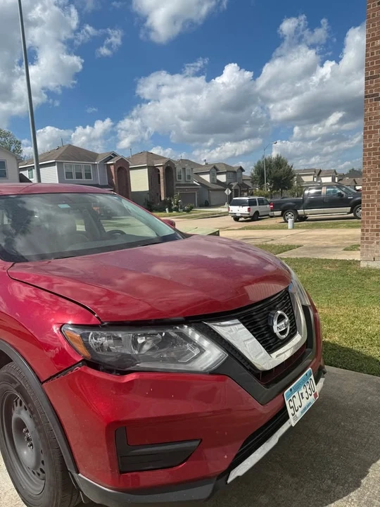 2017 Nissan Rogue - Image 6 of 8