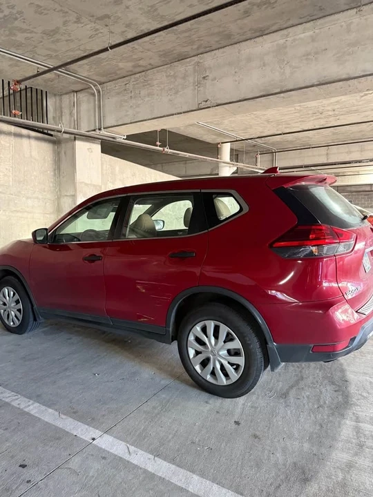 2017 Nissan Rogue - Image 4 of 8