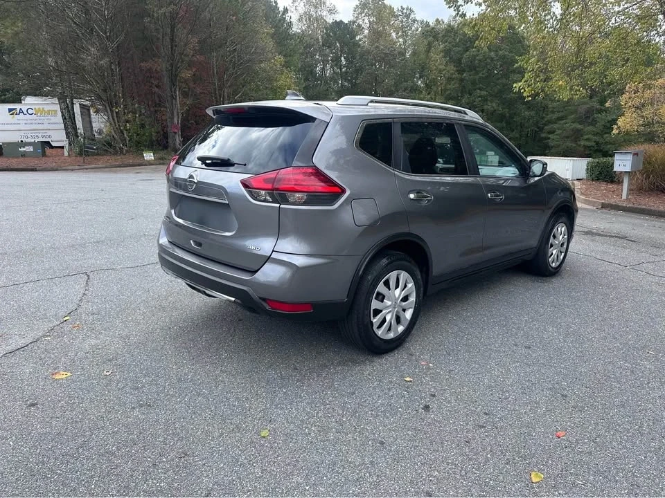 2017 Nissan Rogue - Image 2 of 14