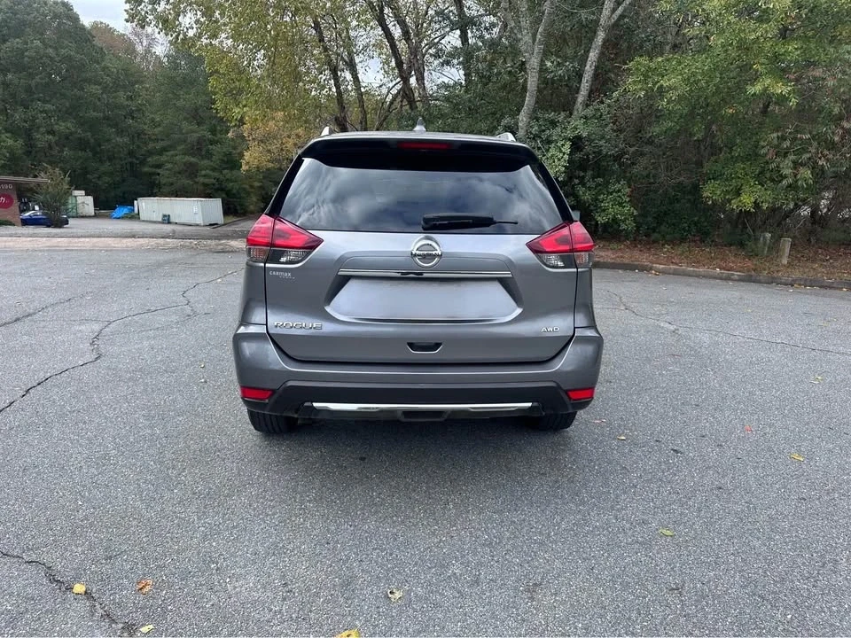 2017 Nissan Rogue - Image 4 of 14