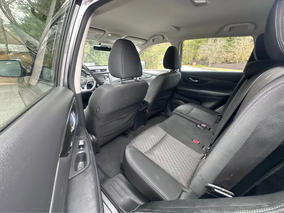 2017 Nissan Rogue - Image 10 of 14