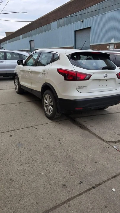 2017 Nissan Rogue - Image 5 of 5
