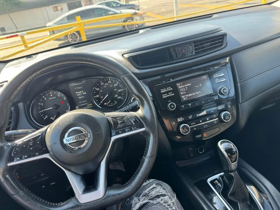 2017 Nissan Rogue - Image 5 of 7