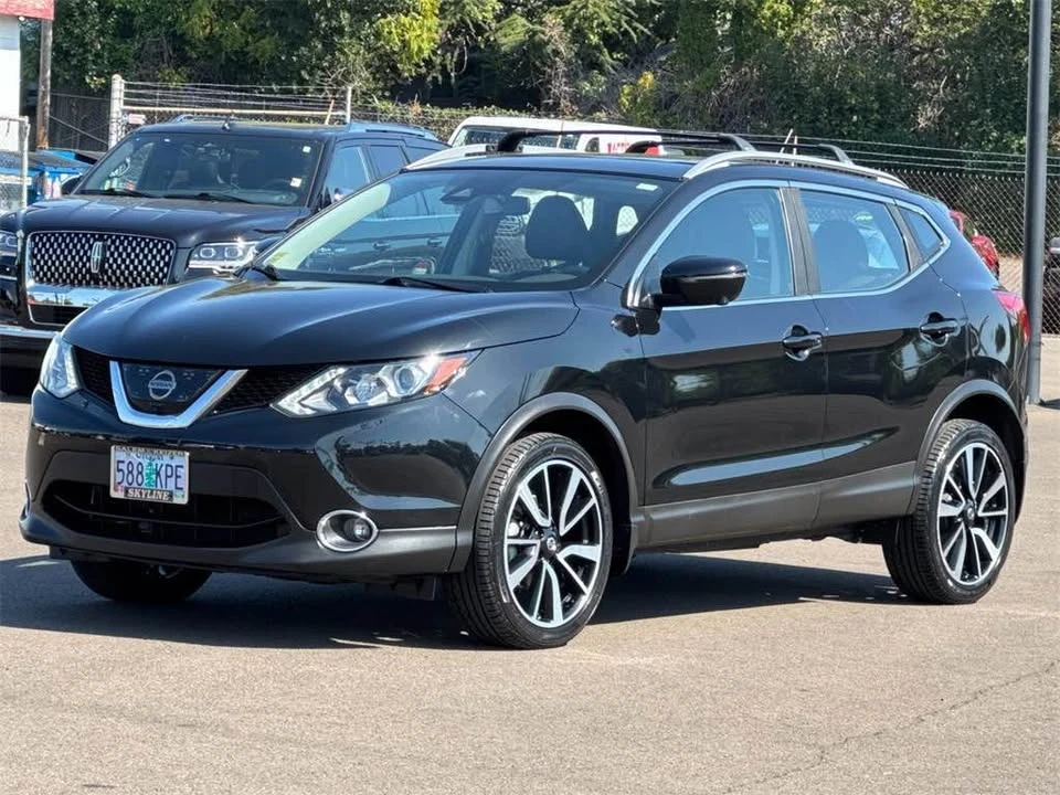 2017 Nissan Rogue - Image 8 of 14
