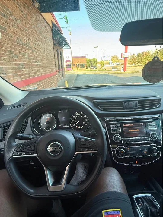 2017 Nissan Rogue - Image 12 of 15