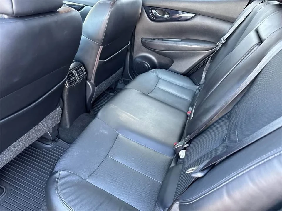 2017 Nissan Rogue - Image 10 of 14