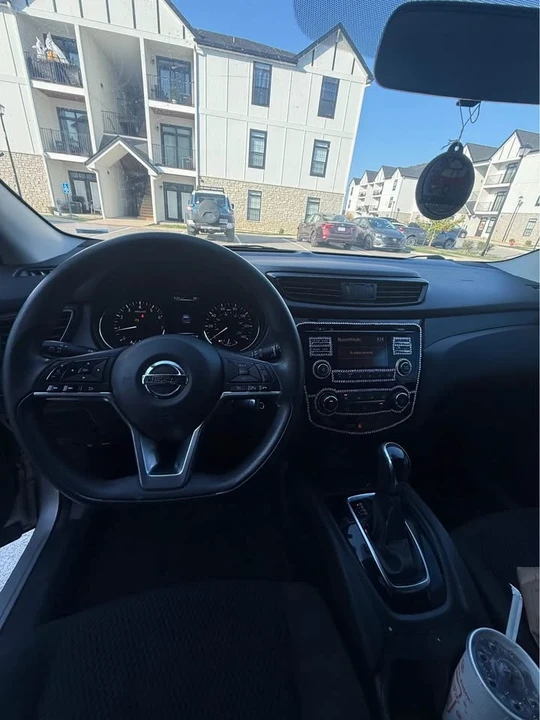 2017 Nissan Rogue - Image 4 of 15