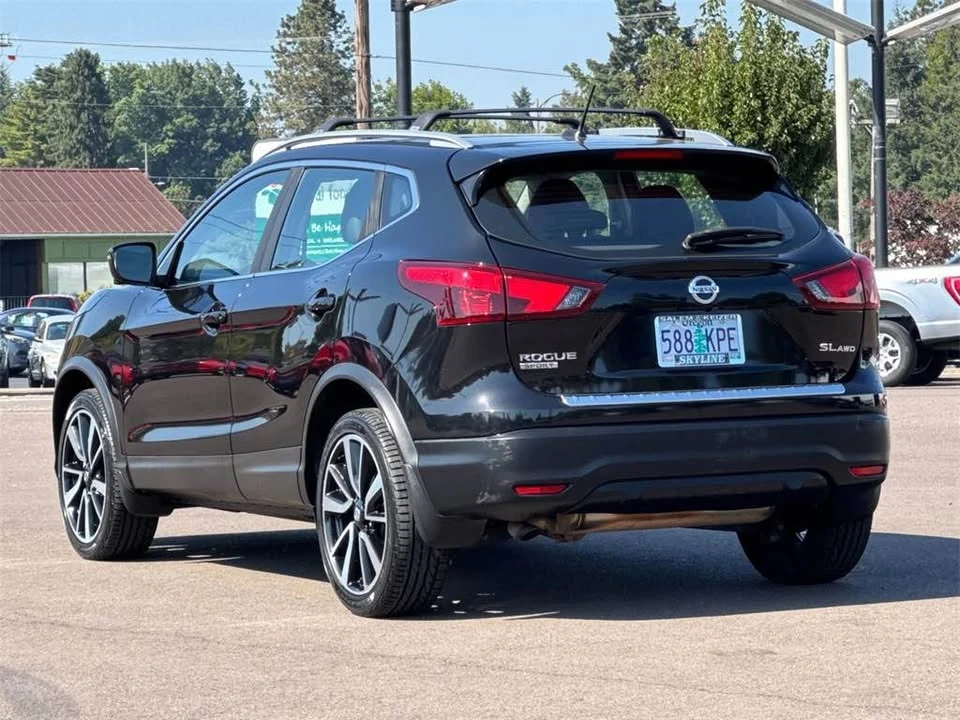 2017 Nissan Rogue - Image 5 of 14