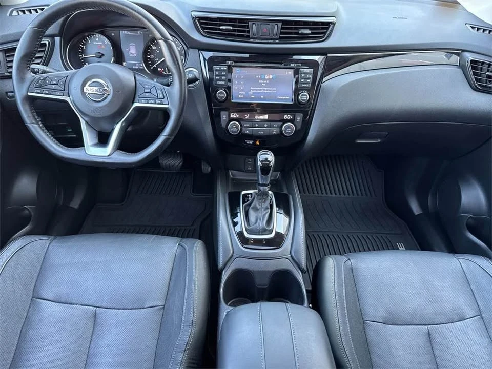 2017 Nissan Rogue - Image 11 of 14