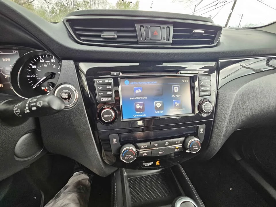 2017 Nissan Rogue - Image 5 of 12