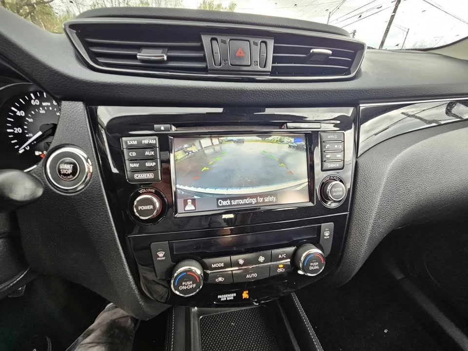 2017 Nissan Rogue - Image 6 of 12