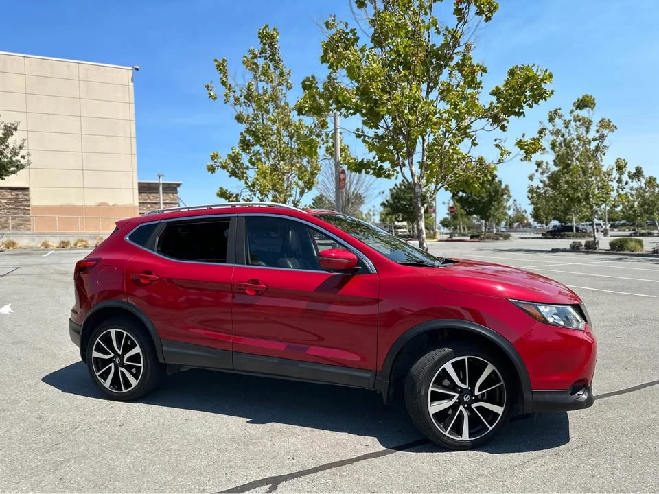 2017 Nissan Rogue - Image 4 of 17