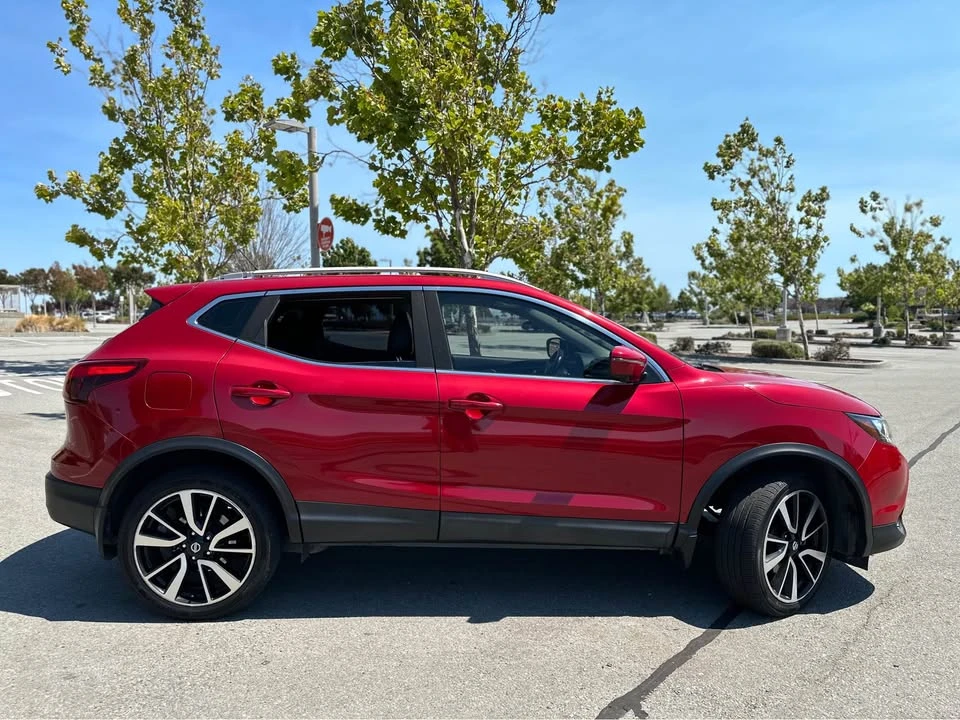 2017 Nissan Rogue - Image 5 of 17