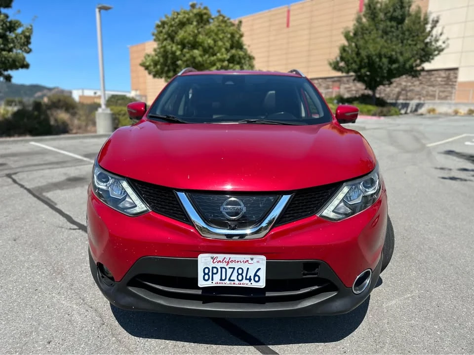 2017 Nissan Rogue - Image 2 of 17