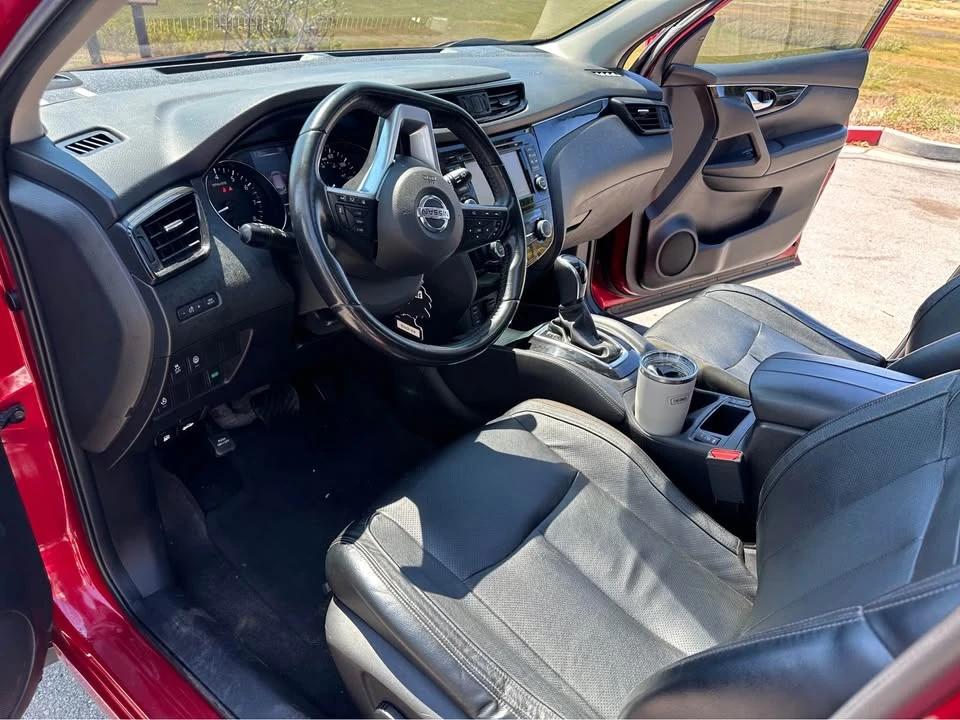2017 Nissan Rogue - Image 14 of 17