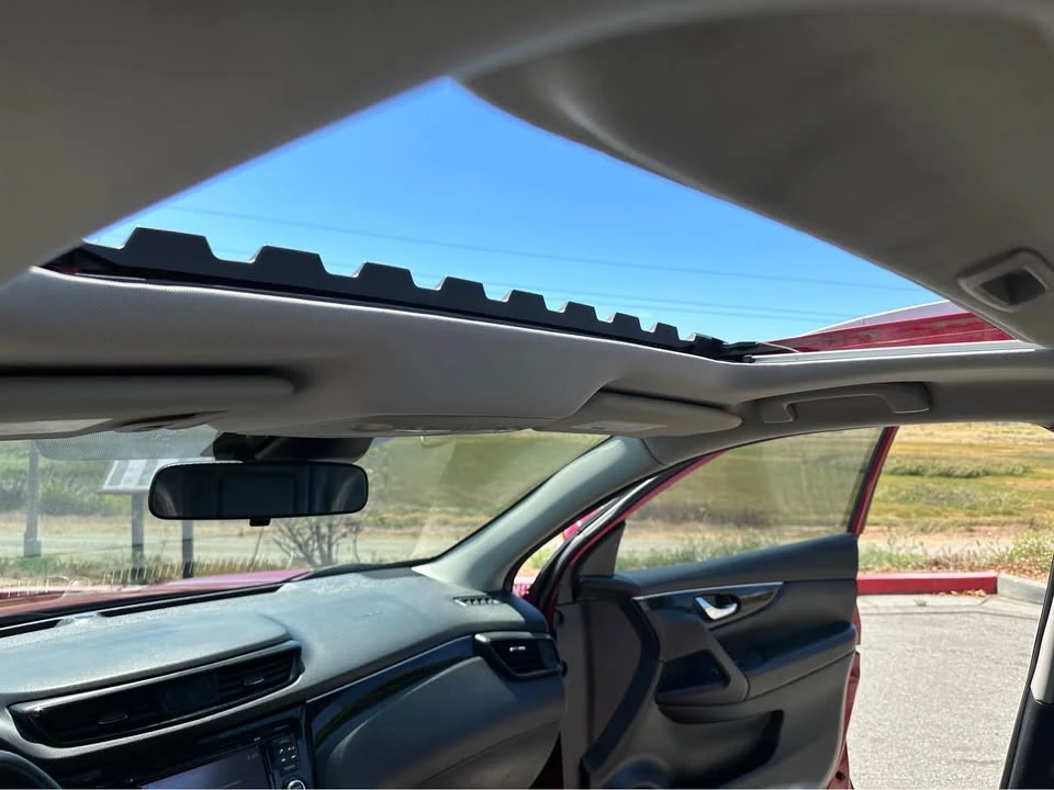 2017 Nissan Rogue - Image 15 of 17