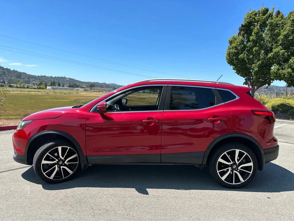 2017 Nissan Rogue - Image 9 of 17