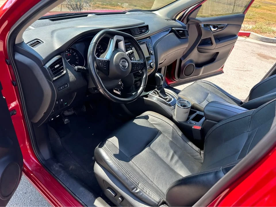 2017 Nissan Rogue - Image 11 of 17