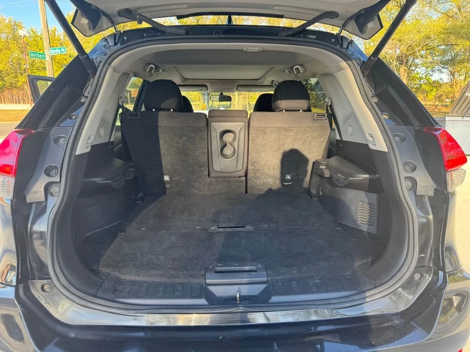 2017 Nissan Rogue - Image 16 of 20