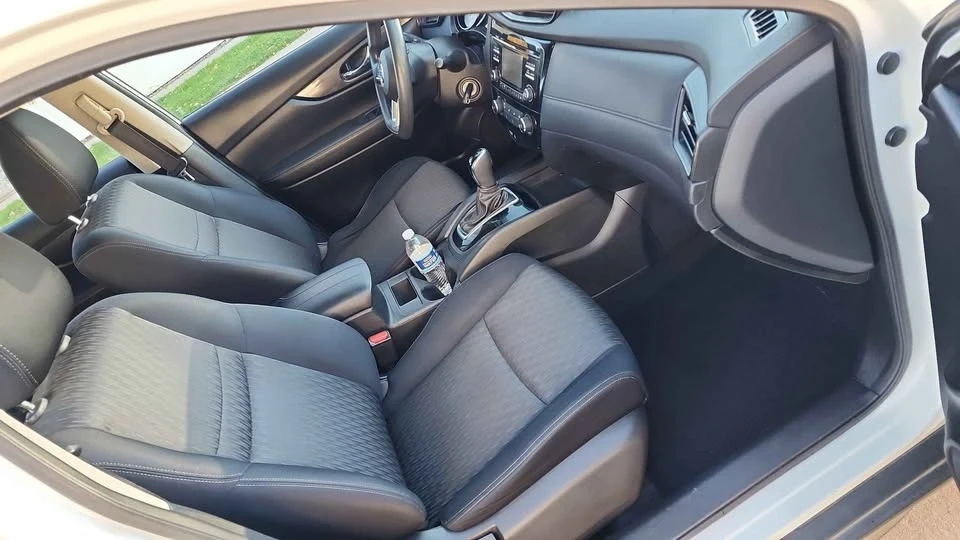 2017 Nissan Rogue - Image 5 of 11