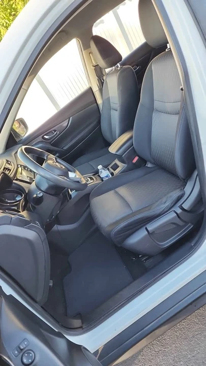 2017 Nissan Rogue - Image 4 of 11