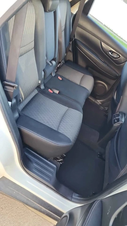 2017 Nissan Rogue - Image 7 of 11