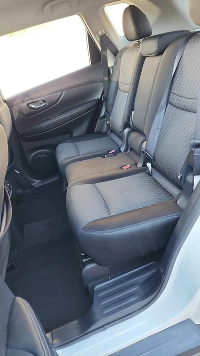 2017 Nissan Rogue - Image 6 of 11