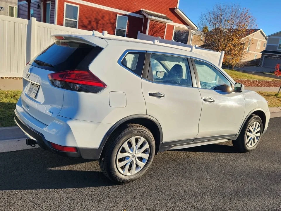 2017 Nissan Rogue - Image 3 of 11