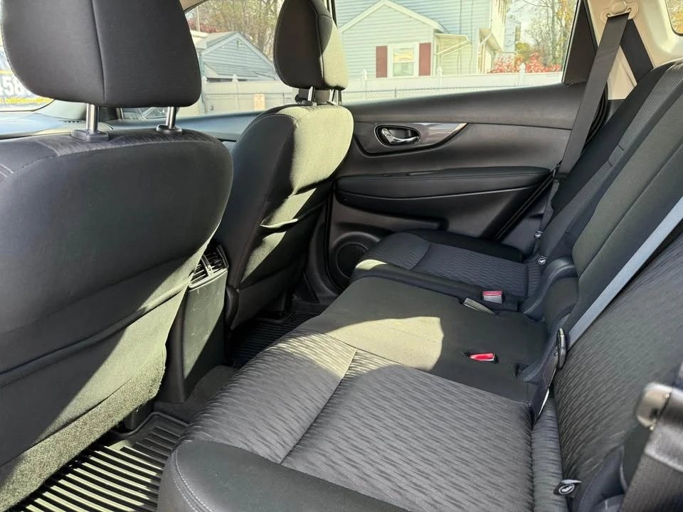 2017 Nissan Rogue - Image 16 of 19