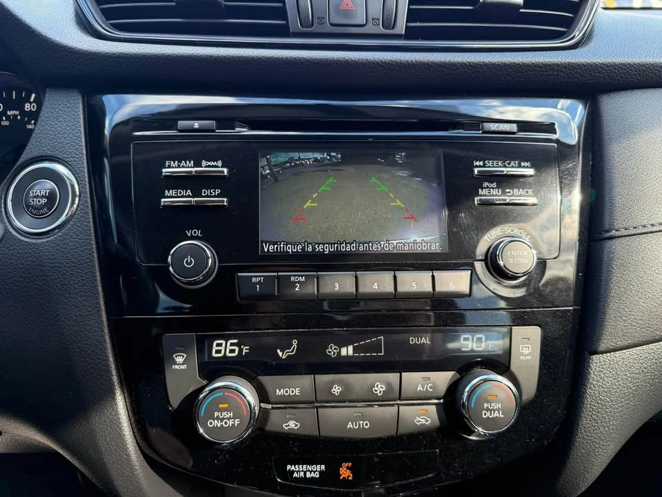 2017 Nissan Rogue - Image 9 of 19