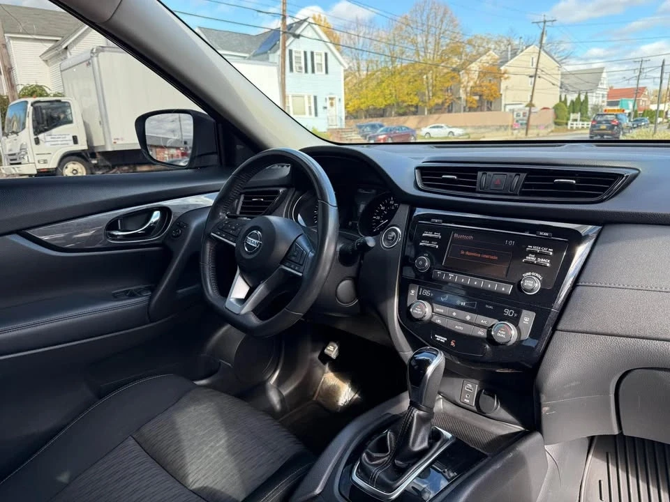 2017 Nissan Rogue - Image 11 of 19