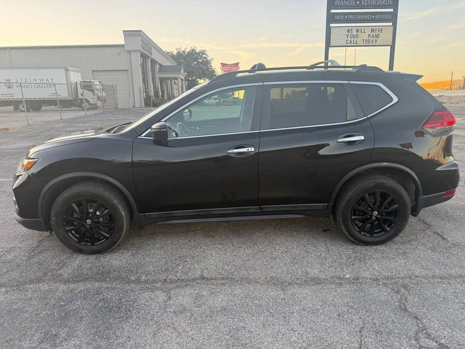 2017 Nissan Rogue - Image 4 of 19