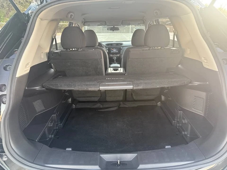 2017 Nissan Rogue - Image 16 of 19