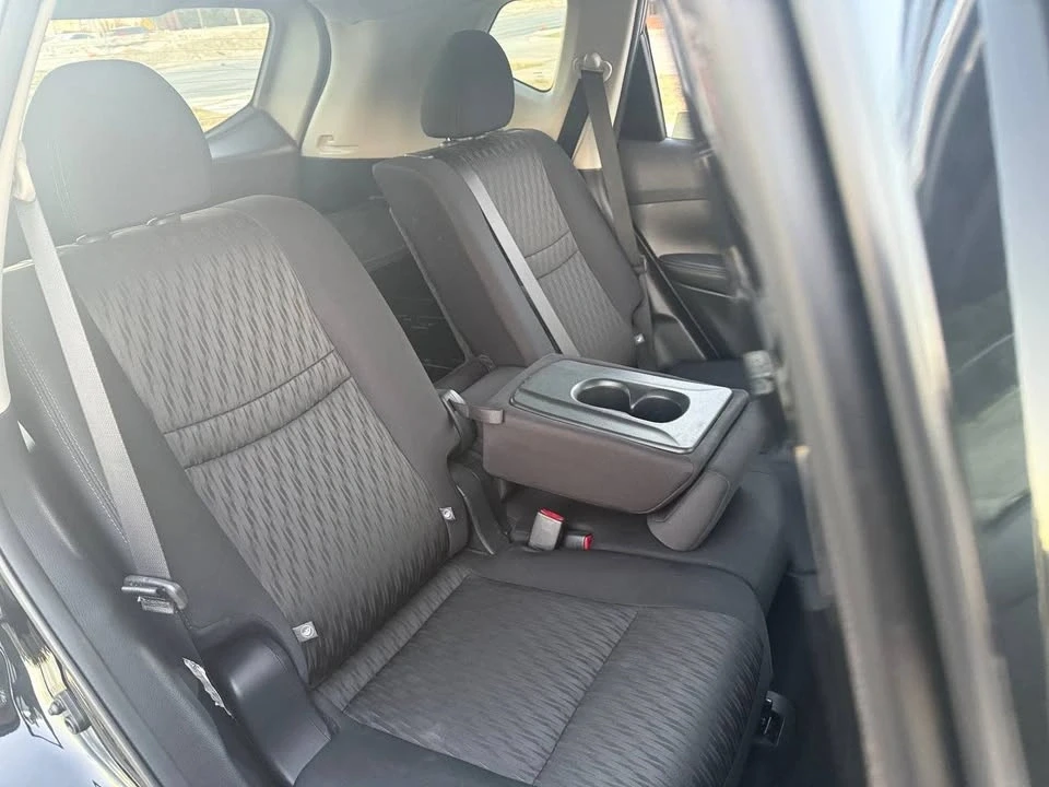2017 Nissan Rogue - Image 15 of 19