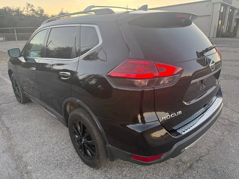 2017 Nissan Rogue - Image 8 of 19