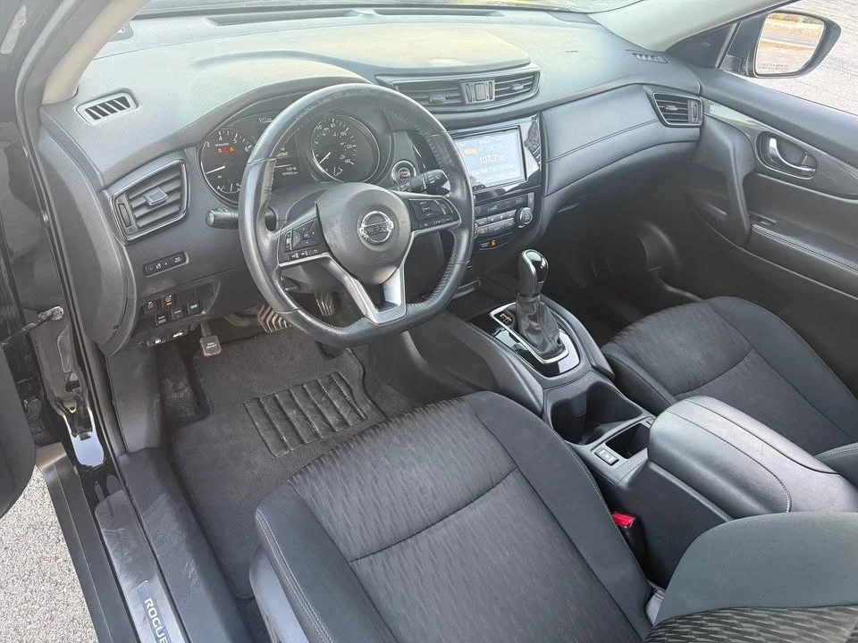 2017 Nissan Rogue - Image 9 of 19