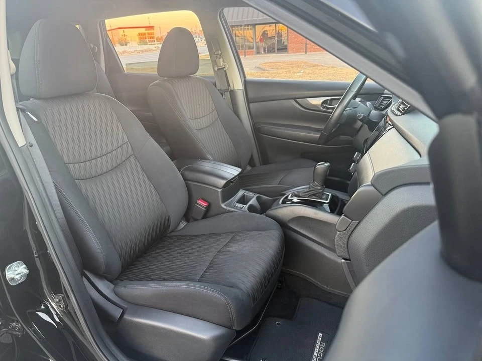 2017 Nissan Rogue - Image 12 of 19