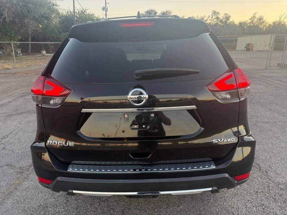 2017 Nissan Rogue - Image 7 of 19