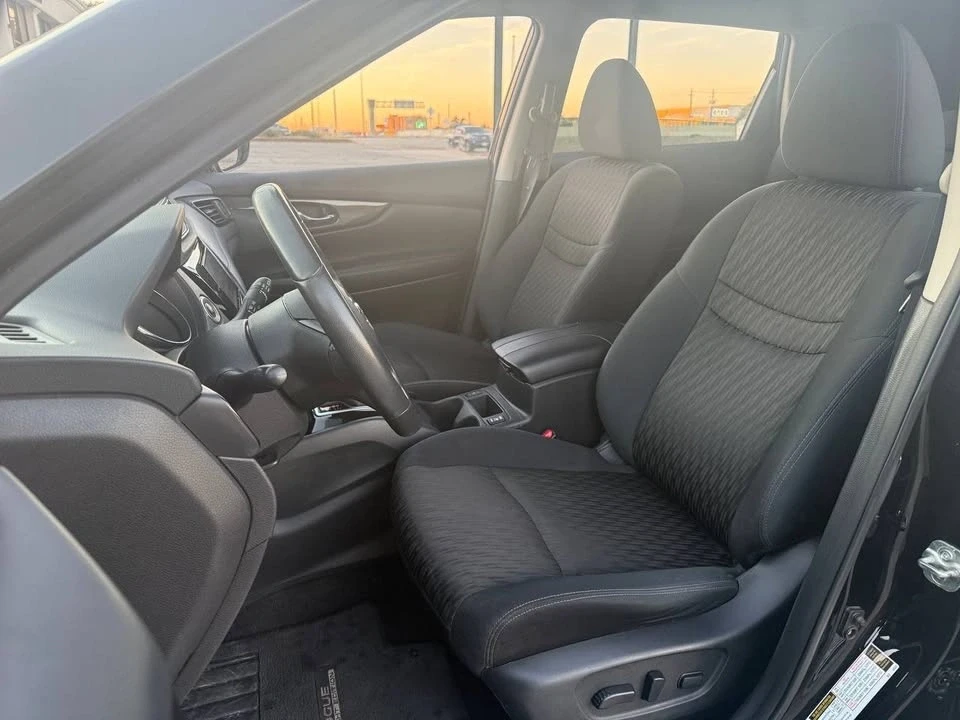 2017 Nissan Rogue - Image 10 of 19