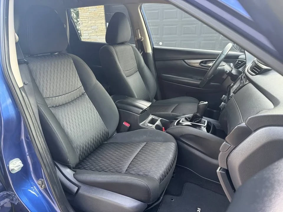 2017 Nissan Rogue - Image 11 of 19