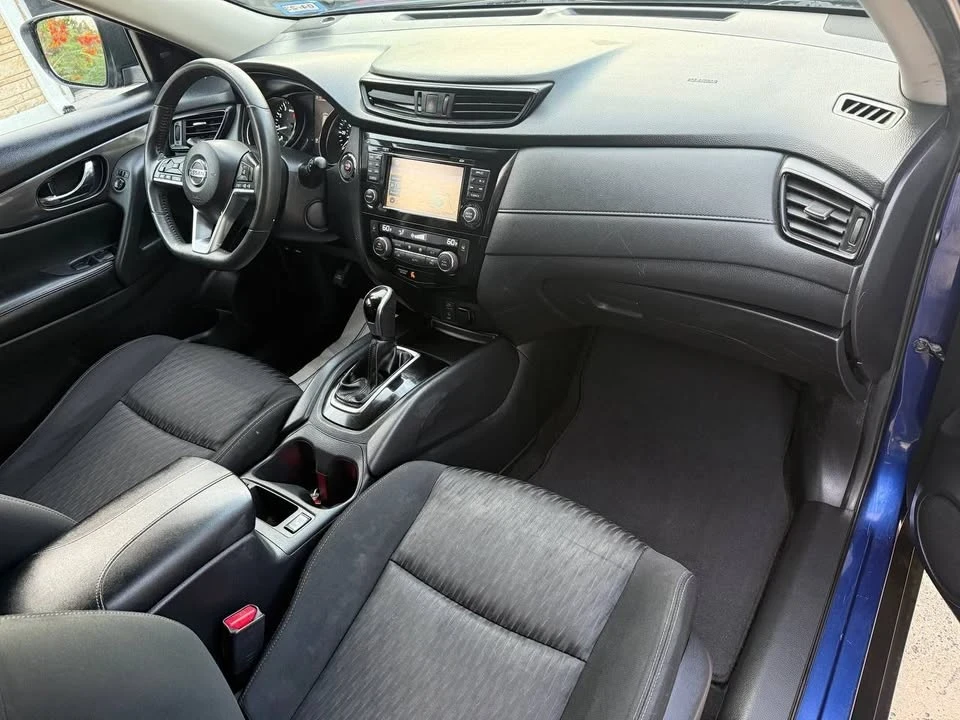 2017 Nissan Rogue - Image 10 of 19