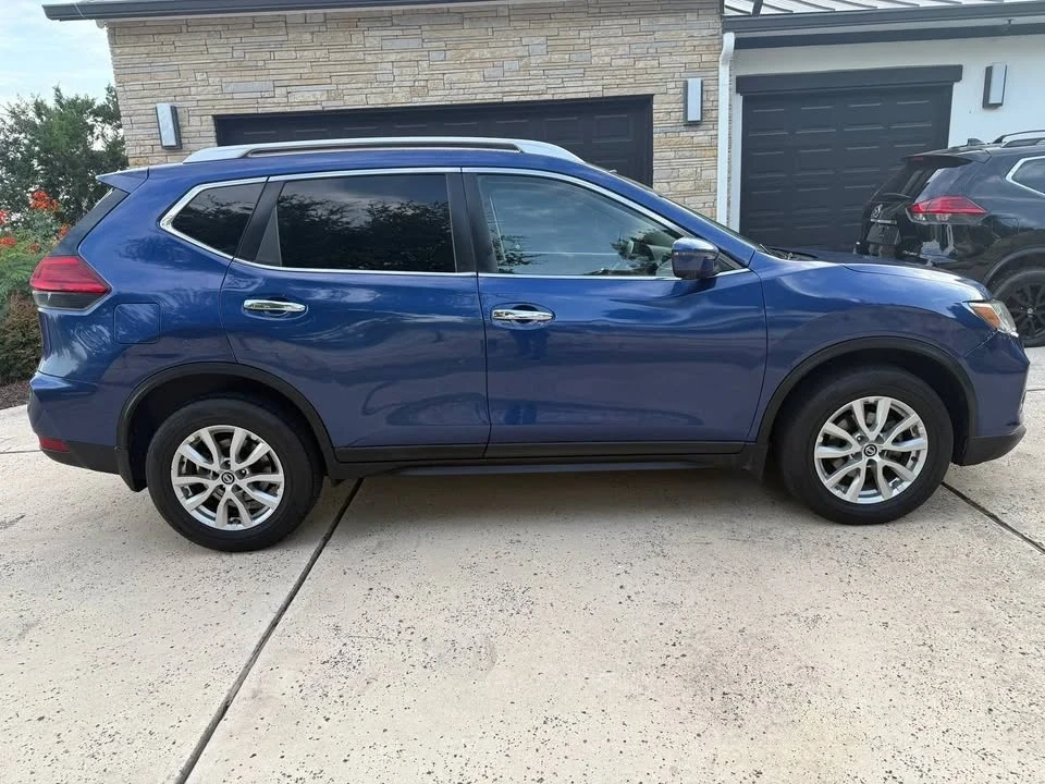 2017 Nissan Rogue - Image 4 of 19