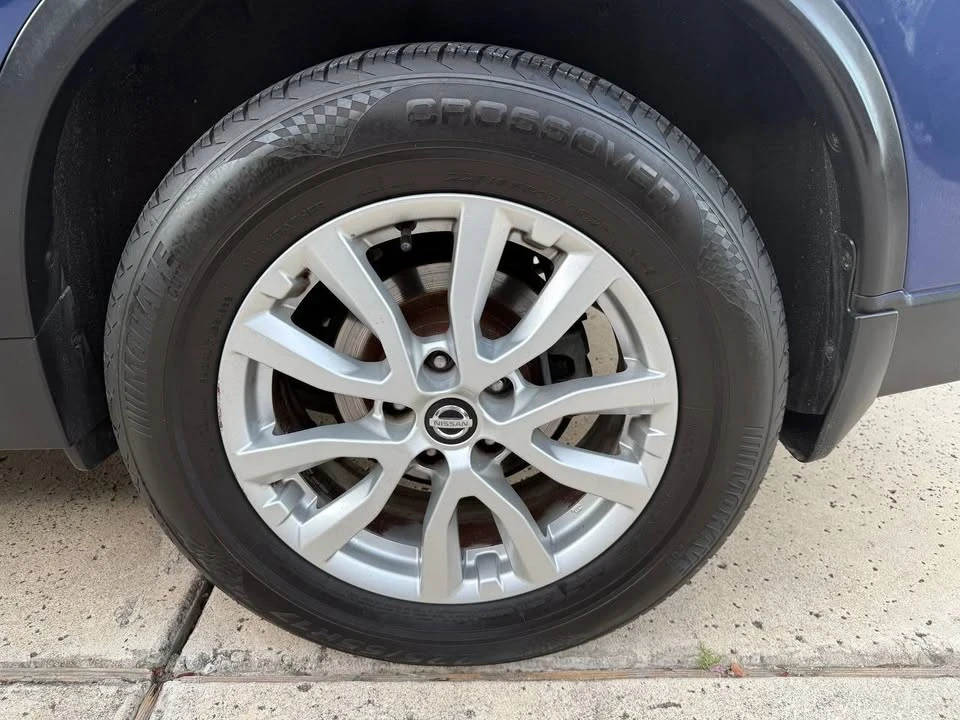 2017 Nissan Rogue - Image 16 of 19